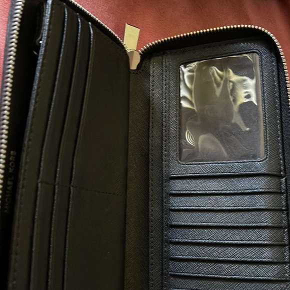 Michael kors wallet - Picture 2 of 4